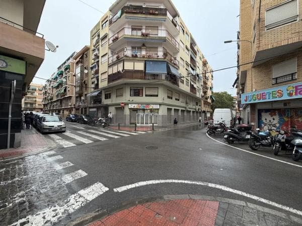 Venta de piso en Calle del Plus Ultra, Alicante / Alacant
photo 1