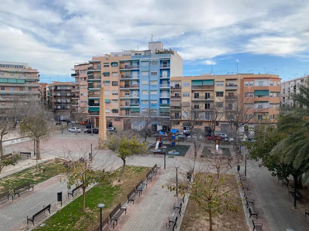 Sprzedaż mieszkania w Plaza del Sol, Alicante / Alacant
photo 2