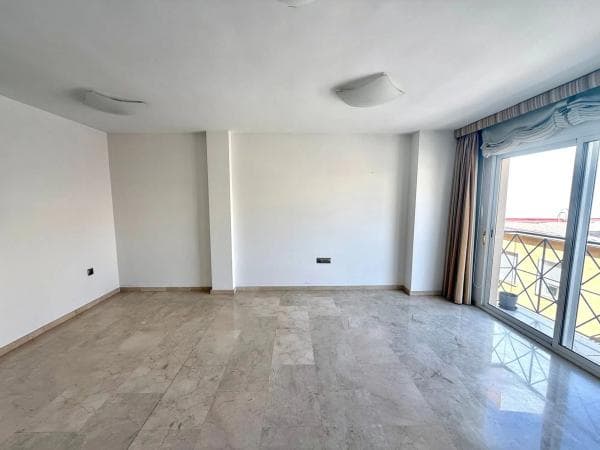 Venta de piso en Calle Castaños, Alicante / Alacant
thumbnail 1