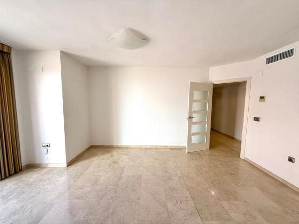 Venta de piso en Calle Castaños, Alicante / Alacant
thumbnail 2