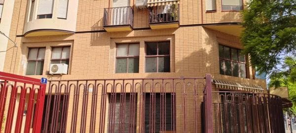 Local en Barrio Altozano photo 1