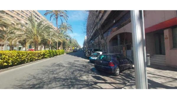 Local en avenida Oscar Espla, 4 thumbnail 1