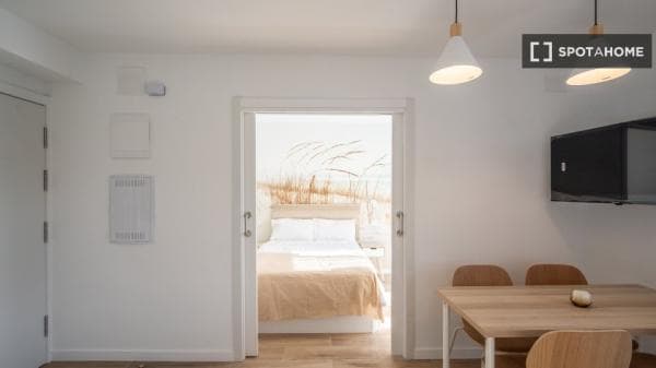 Estudio en alquiler en C. Piqueñas, Madrid thumbnail 2