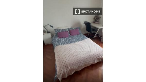 Habitación en piso compartido en madrid. photo 1