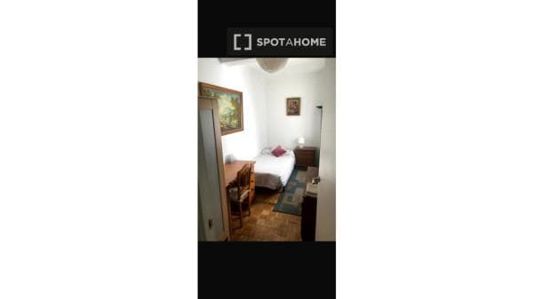Habitación en piso compartido en madrid. photo 1