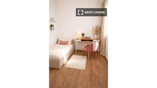Habitación en piso compartido en barcelona. photo 1