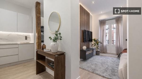 Piso en alquiler en C. de Manzanares , Madrid thumbnail 1