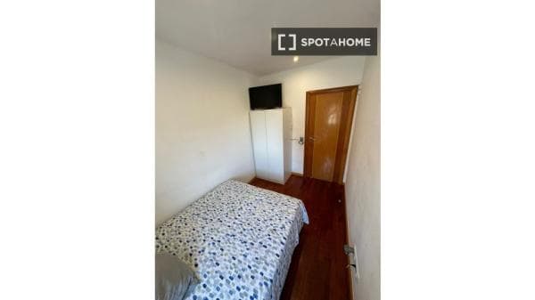Habitación en piso compartido en barcelona. photo 1