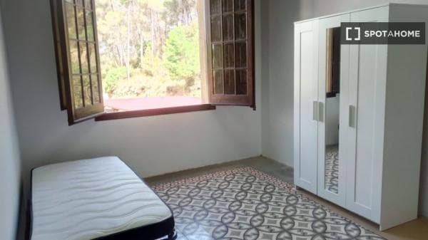 Habitación en piso compartido en Bellaterra photo 1