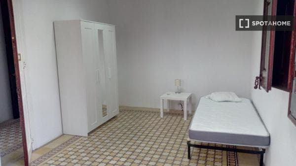 Habitación en piso compartido en Bellaterra photo 1