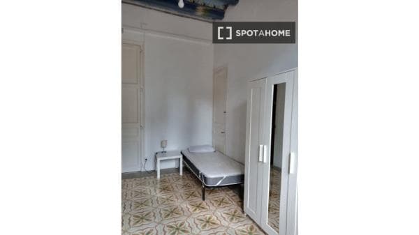 Habitación en piso compartido en Bellaterra thumbnail 1