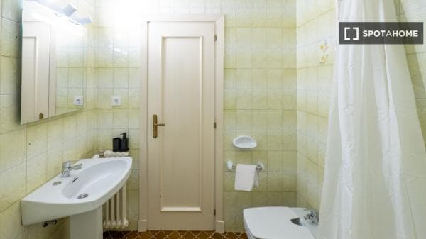 Piso en alquiler en C. de Sta. Cruz de Marcenado , Madrid thumbnail 1