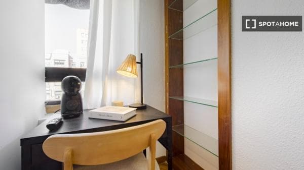 Habitación en alquiler en Chamartín thumbnail 2