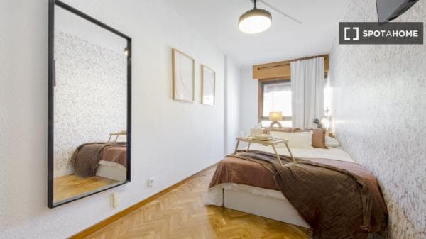 Habitación en alquiler en Chamartín photo 1