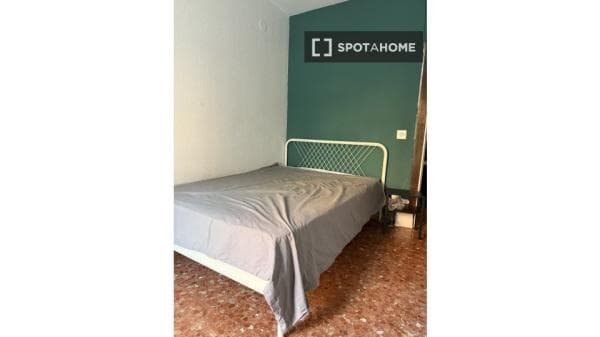 Habitación en piso compartido en Sabadell photo 1