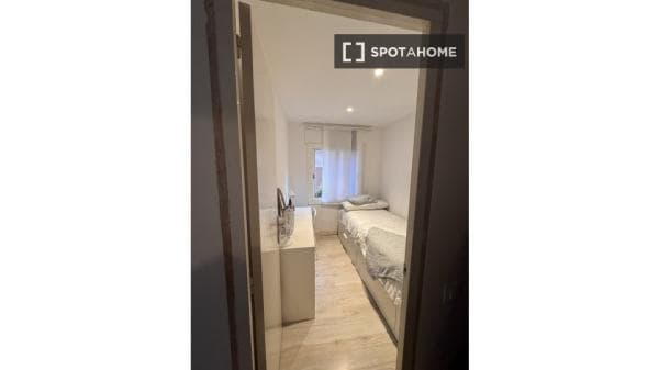 Habitación en piso compartido en sant cugat del vallès thumbnail 1