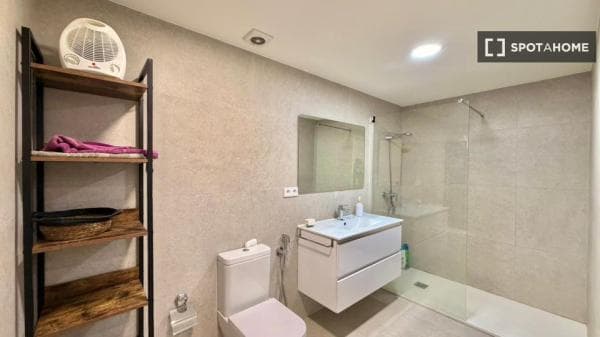 Piso en alquiler en C. d' Antonio Ponz , València thumbnail 2