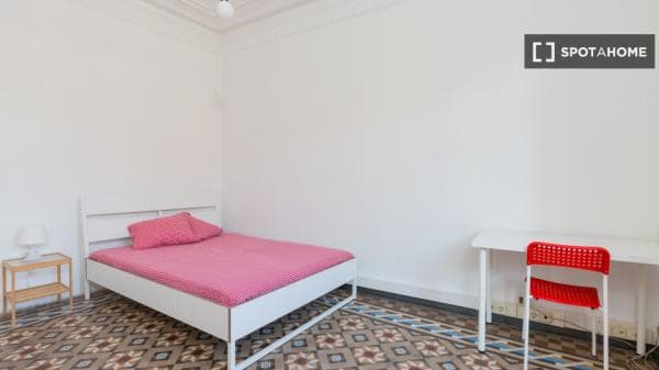 Habitación en piso compartido de 9 habitaciones en La Dreta de l'Eixample thumbnail 2