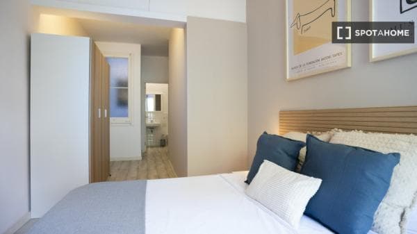 Se alquila habitación en la Dreta de l'Eixample, Barcelona. thumbnail 1