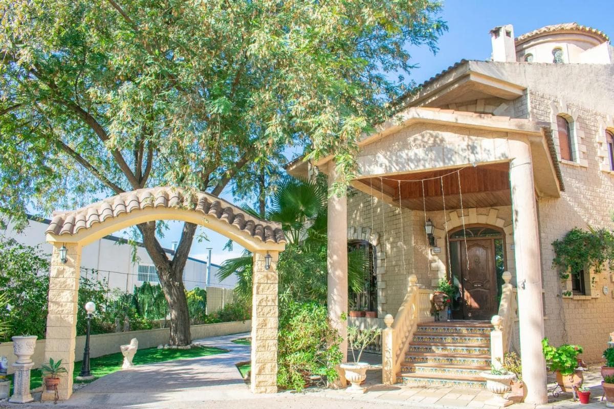 Sale of independent chalet in Crevillente, Crevillente
photo 2