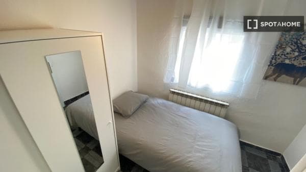 Habitación en piso compartido en San Isidro, Madrid thumbnail 1