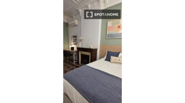 Habitación en piso compartido en barcelona. photo 1