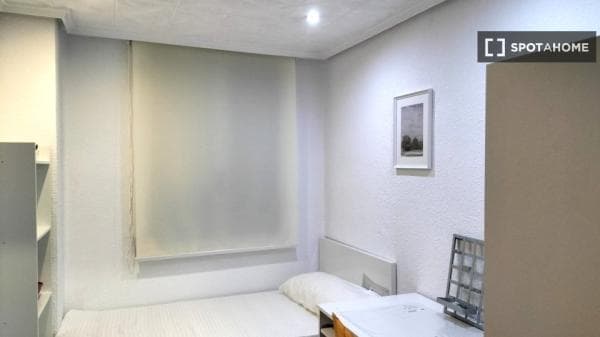 Habitación en piso compartido en valència thumbnail 2