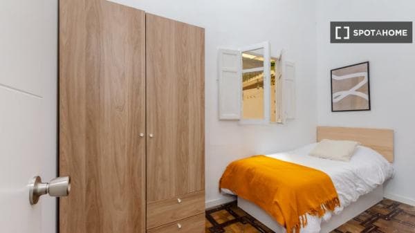 Habitación en piso compartido en barcelona. photo 1