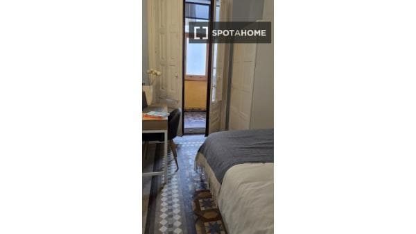 Habitación en piso compartido de 10 habitaciones, Eixample, Barcelona thumbnail 1