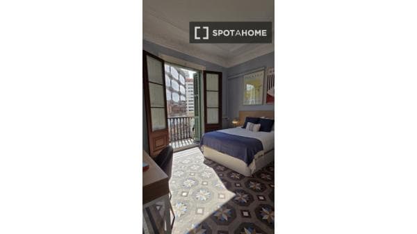 Habitación en piso compartido en barcelona. photo 1