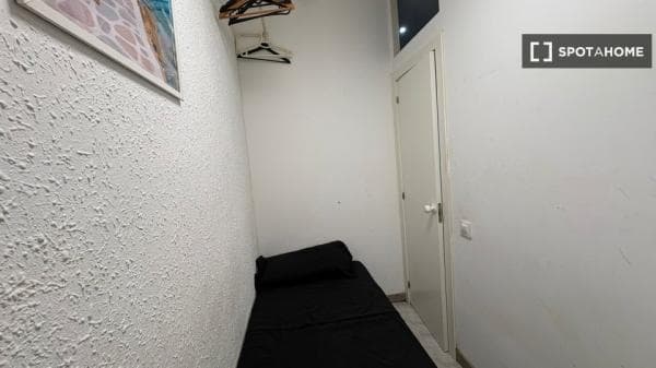 Habitación en piso compartido de 5 habitaciones, El Raval, Barcelona photo 1