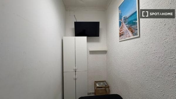 Habitación en piso compartido de 5 habitaciones, El Raval, Barcelona thumbnail 1