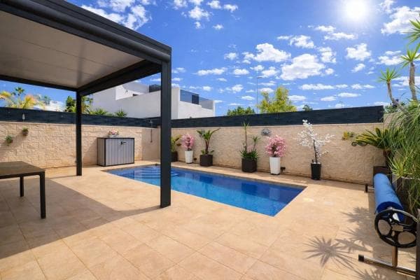 Chalet independiente en venta en Benijofar, Benijofar thumbnail 1