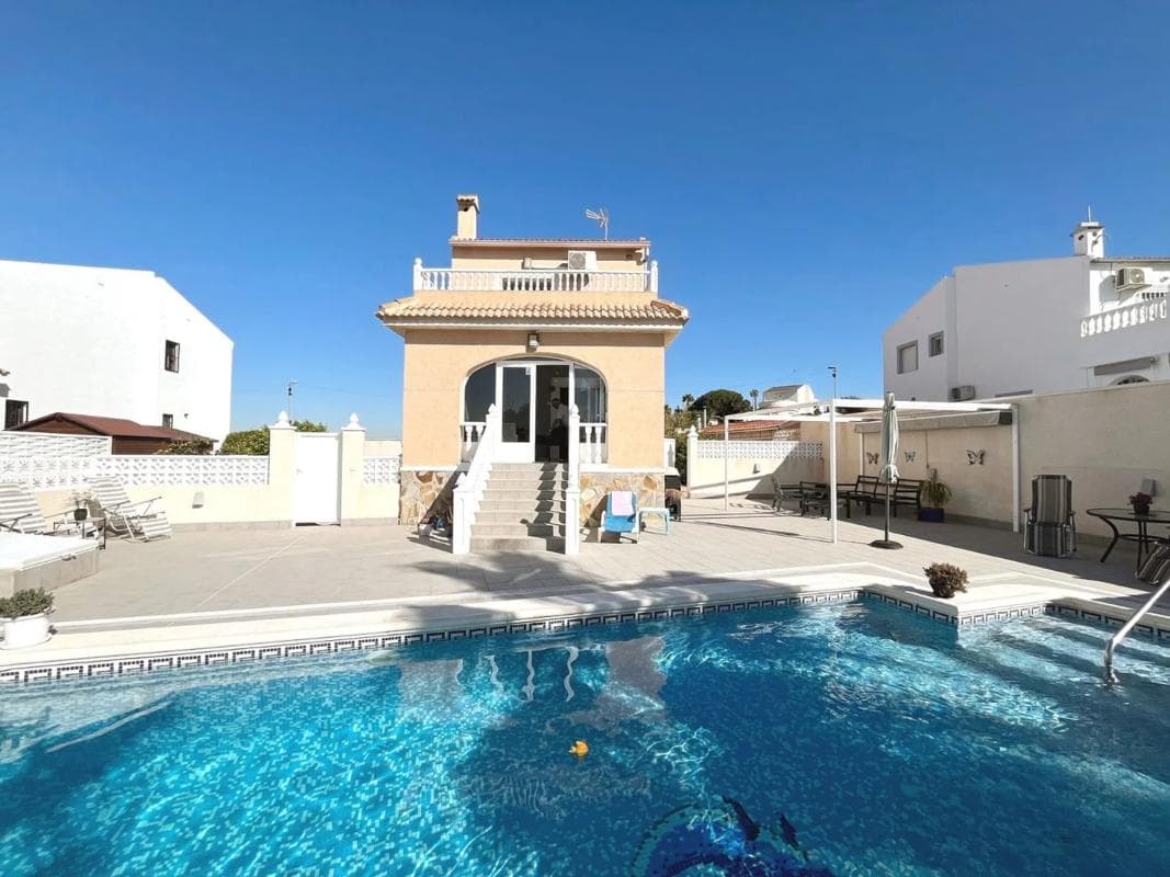 Sale of independent chalet in Calle Marie Curie, 18, Benijofar
photo 2