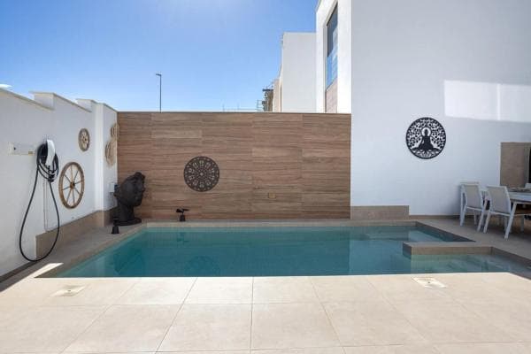 Chalet independiente en venta en Benijofar, Benijofar thumbnail 1