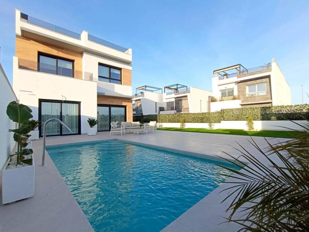 Sale of independent chalet in Calle Cristóbal Colón, Benijofar
photo 5