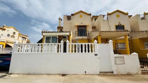 Chalet independiente en venta en Urbanizaciones, Guardamar del Segura
photo 1