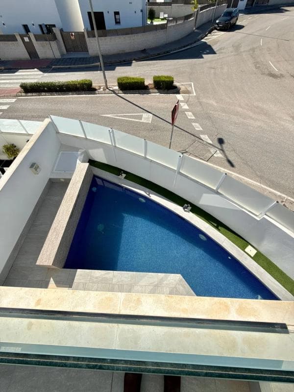 Sale of independent chalet in Calle la Herrada, Los Montesinos
photo 5