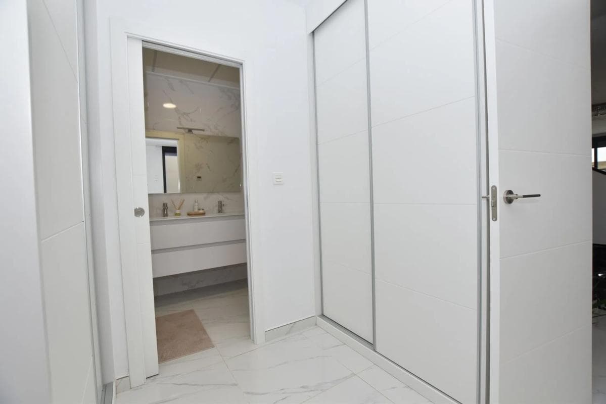 Sale of independent chalet in Calle Miguel Hernandez, Los Montesinos
photo 4