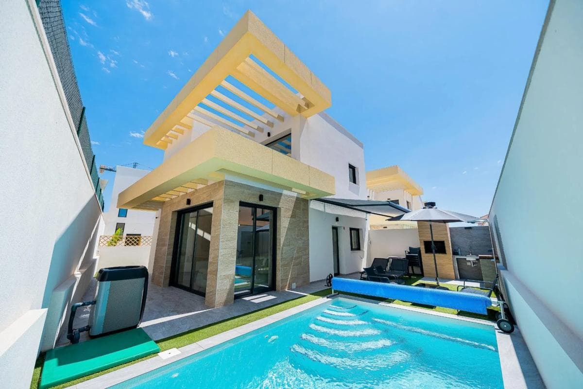 Sale of independent chalet in Calle la Herrada s/n, Los Montesinos
photo 4