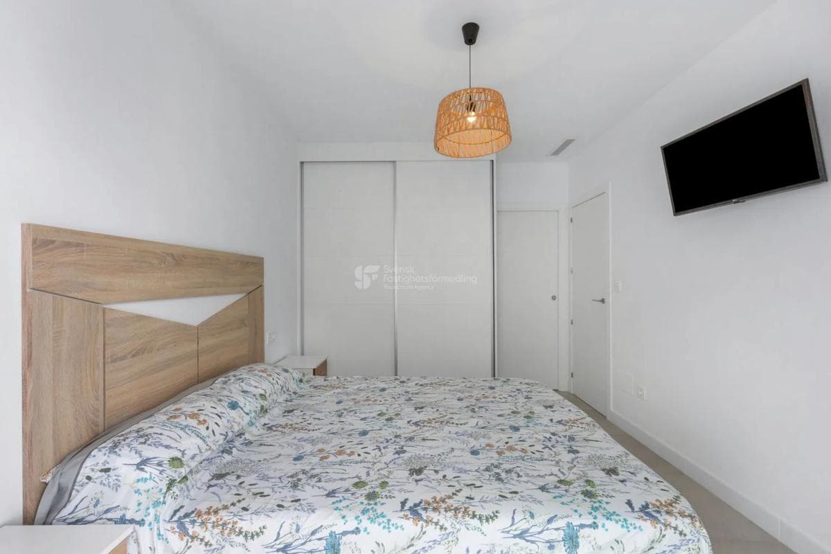 Sale of independent chalet in Calle la Herrada, 42, Los Montesinos
photo 5