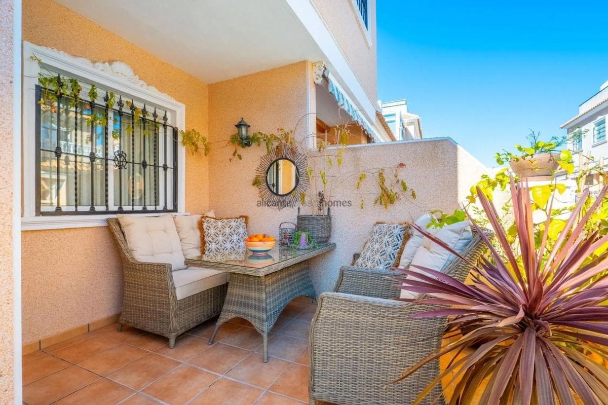 Venta de piso en Desamparados-Hurchillo-Torremendo, Orihuela
photo 4