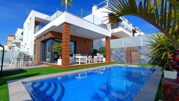 Chalet independiente en venta en Desamparados-Hurchillo-Torremendo, Orihuela
photo 1