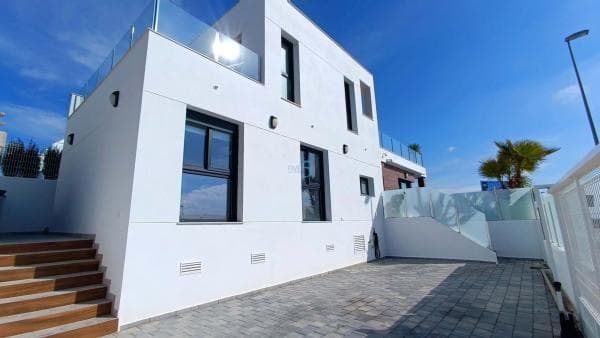 Chalet independiente en venta en Desamparados-Hurchillo-Torremendo, Orihuela
thumbnail 1