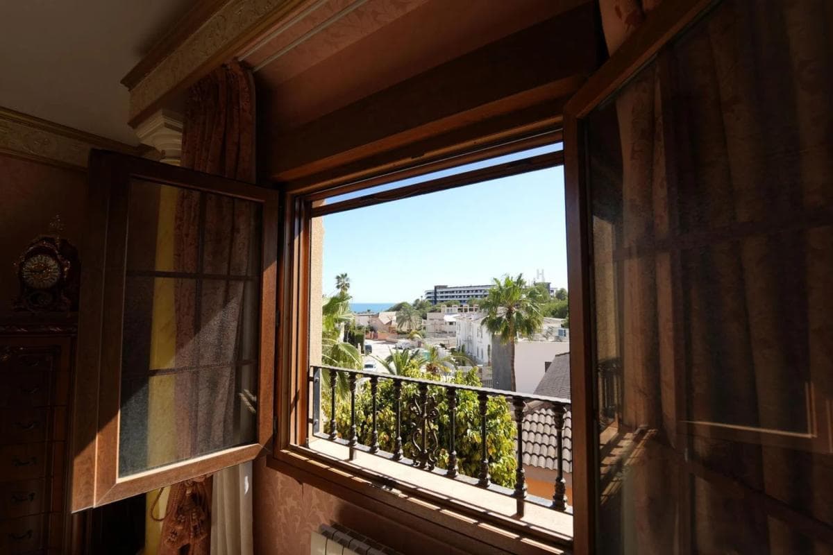 Sale of independent chalet in Barrio Campoamor, Orihuela
photo 3