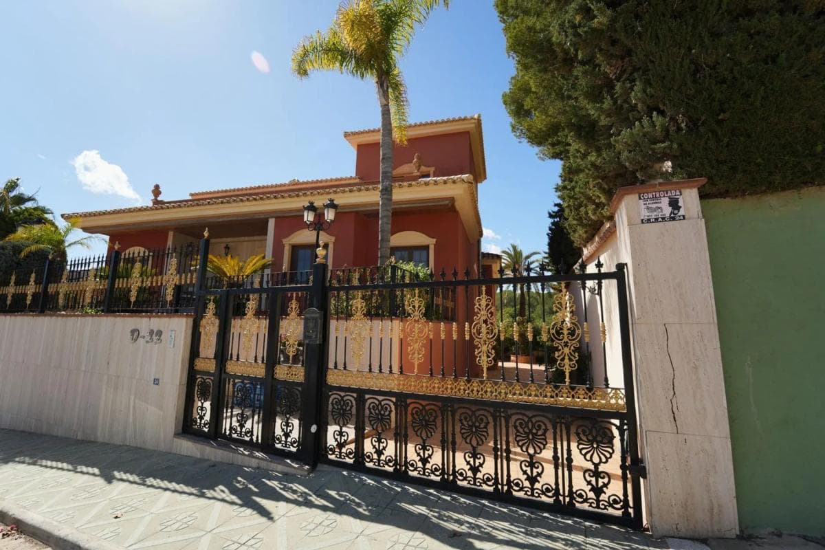 Sale of independent chalet in Barrio Campoamor, Orihuela
photo 5