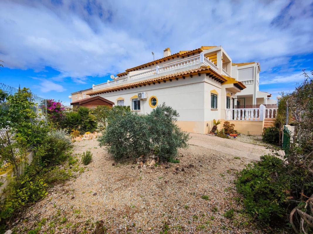 Sale of townhouse in Calle Acuario s/n , Orihuela photo 2