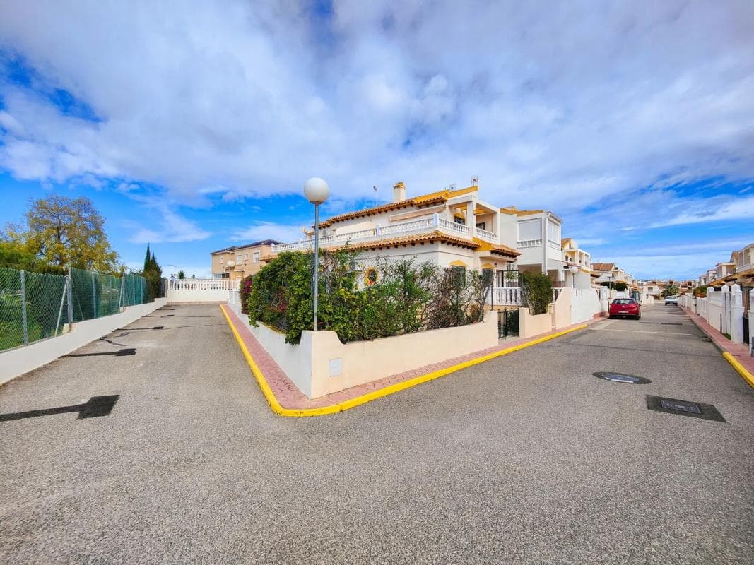 Sale of townhouse in Calle Acuario s/n , Orihuela photo 5