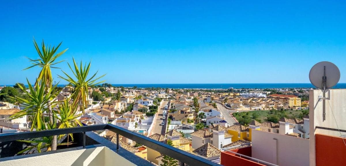 Sale of townhouse in Calle Azores s/n , Orihuela photo 3