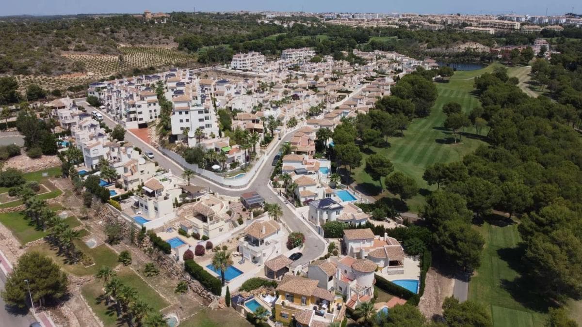 Sale of independent chalet in Calle Rio Segura, Orihuela
photo 4
